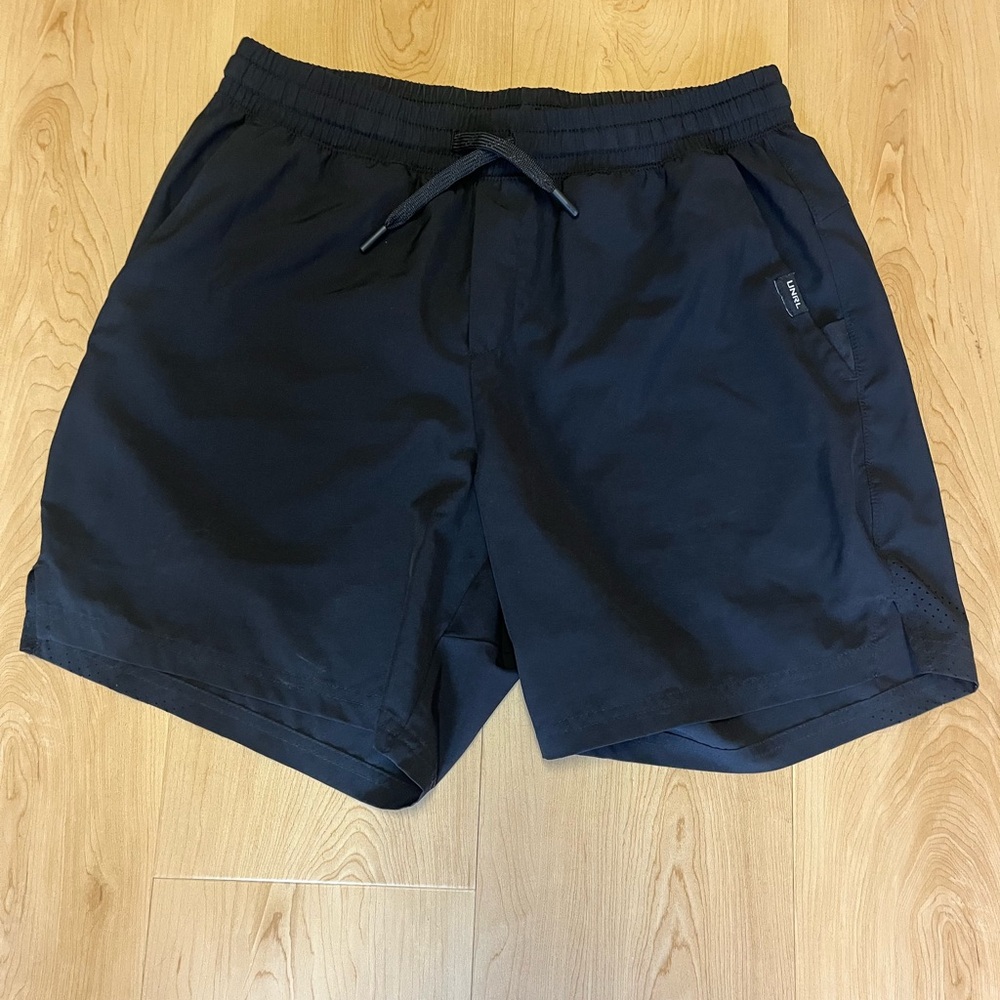 UNRL Men’s Stride Shorts black